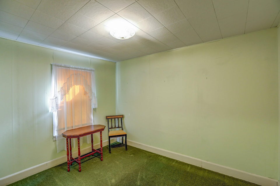 Photo #33: 209 Gibson Street