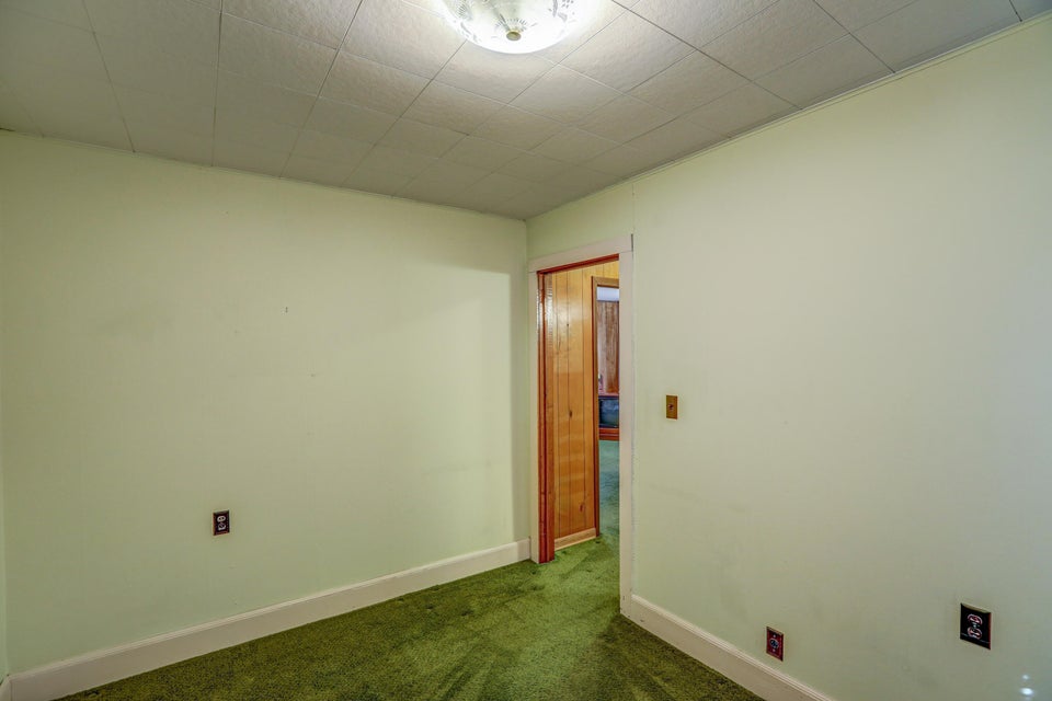 Photo #34: 209 Gibson Street
