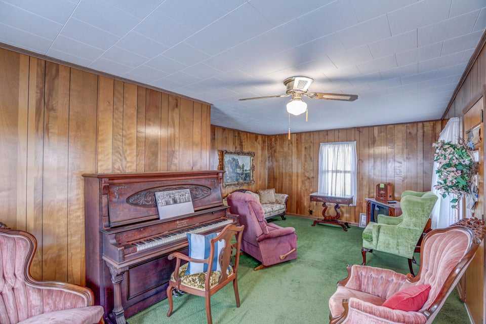 Photo #16: 209 Gibson Street