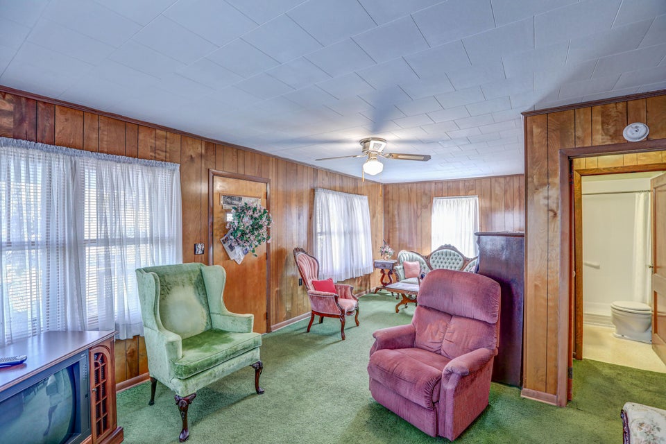 Photo #13: 209 Gibson Street