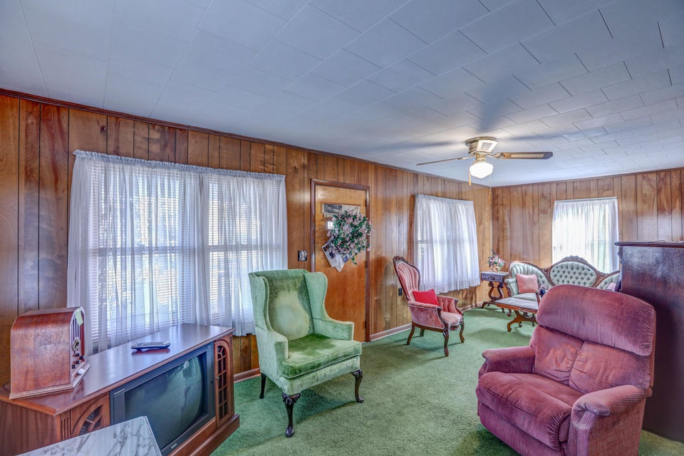 Photo #12: 209 Gibson Street