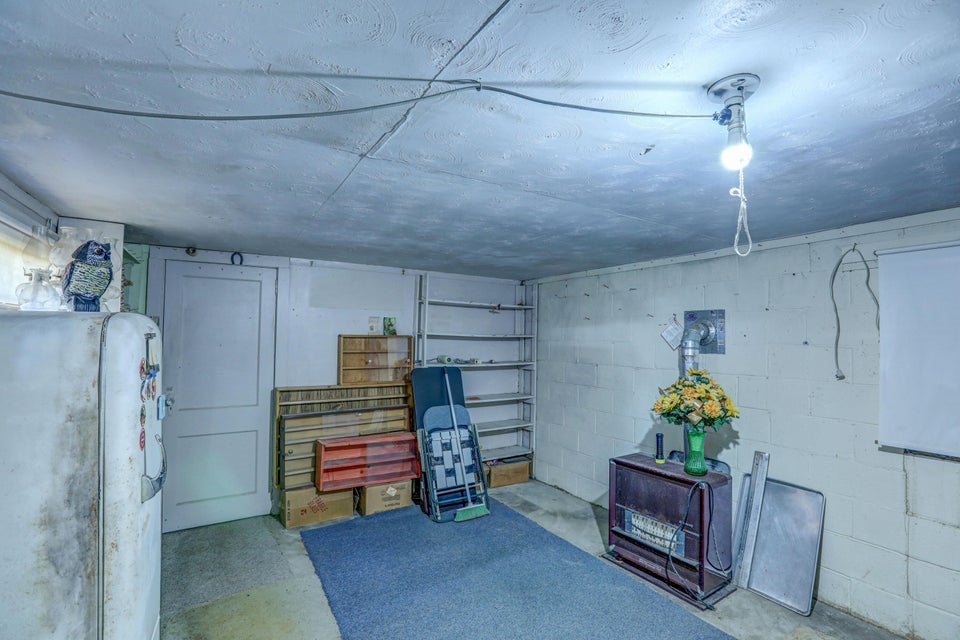 Photo #36: 209 Gibson Street