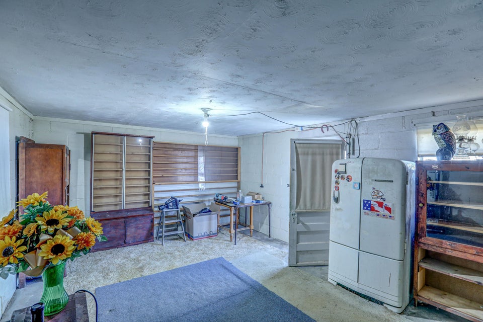 Photo #38: 209 Gibson Street