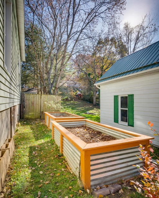 Photo #31: 309 Poplar Street