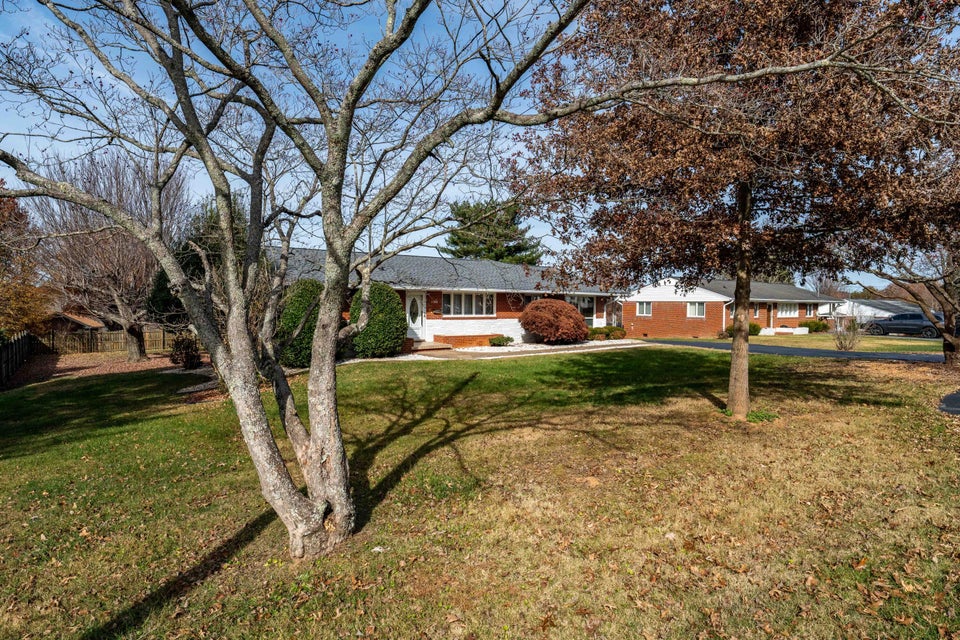 Photo #2: 1308 Lynnwood Drive