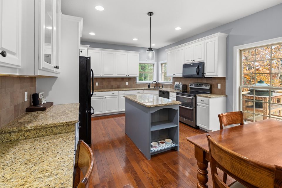 Photo #8: 5214 Aspen Avenue