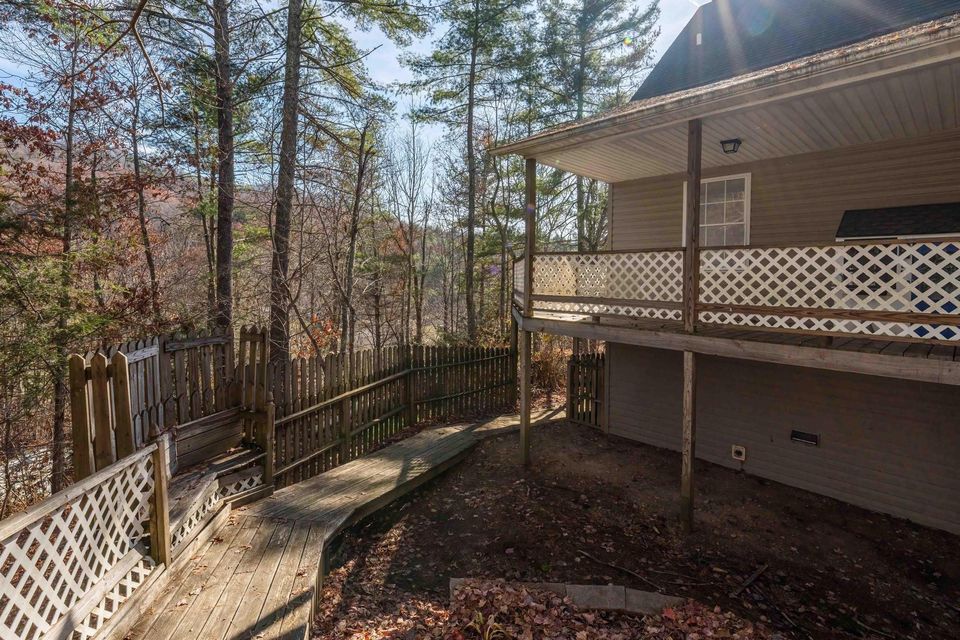Photo #18: 695 Chestnut Drive