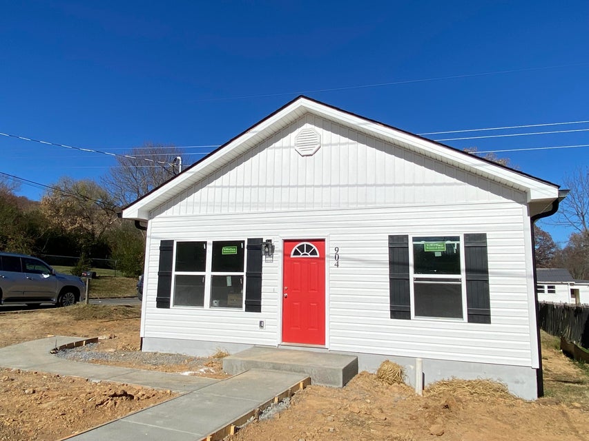 Photo #5: 904 Long Street