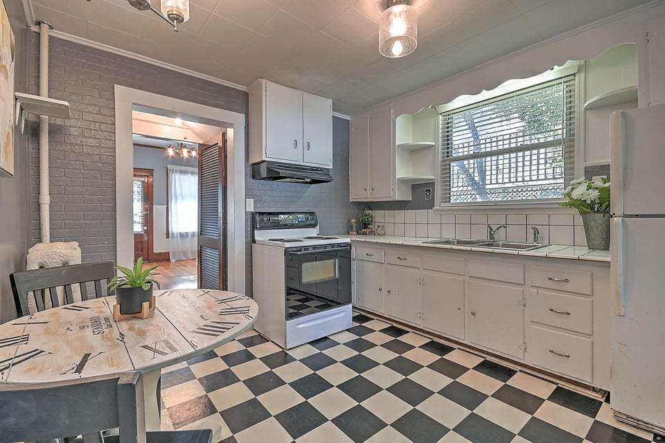 Photo #18: 505 Maryland Avenue