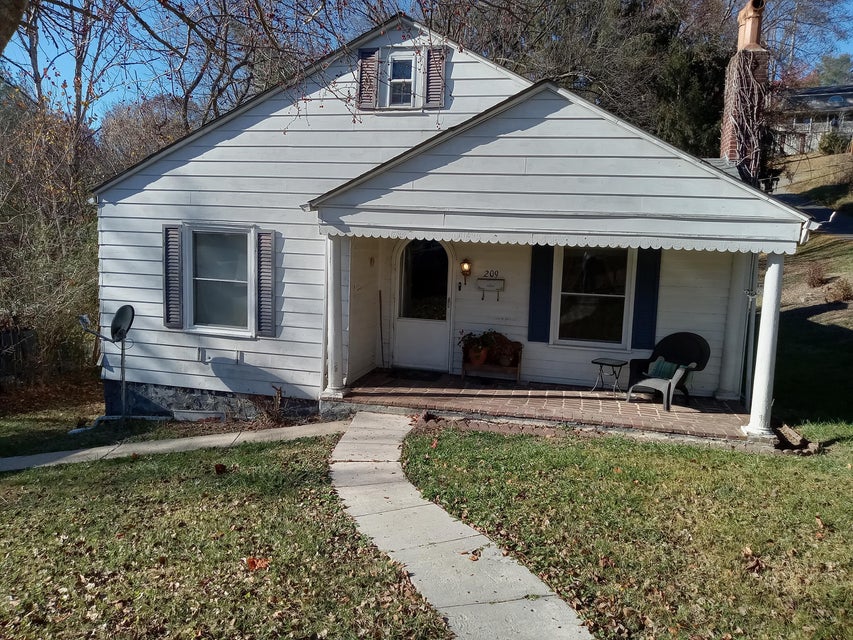 Photo #2: 136 Forest Avenue