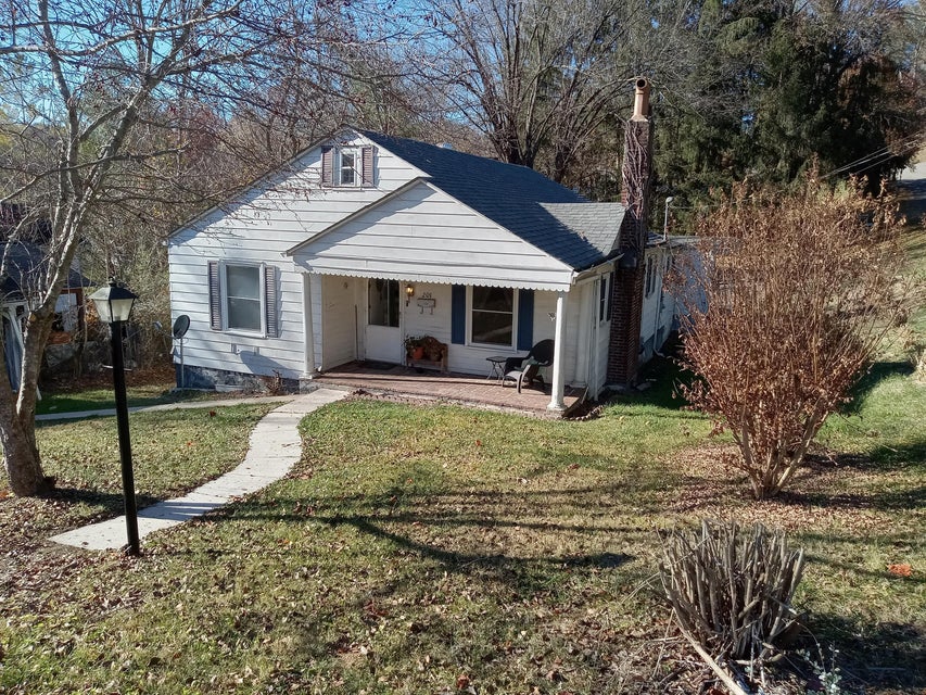 Photo #3: 136 Forest Avenue