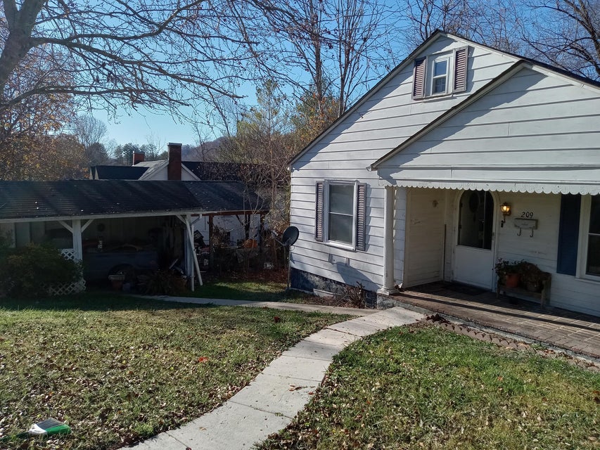 Photo #17: 136 Forest Avenue