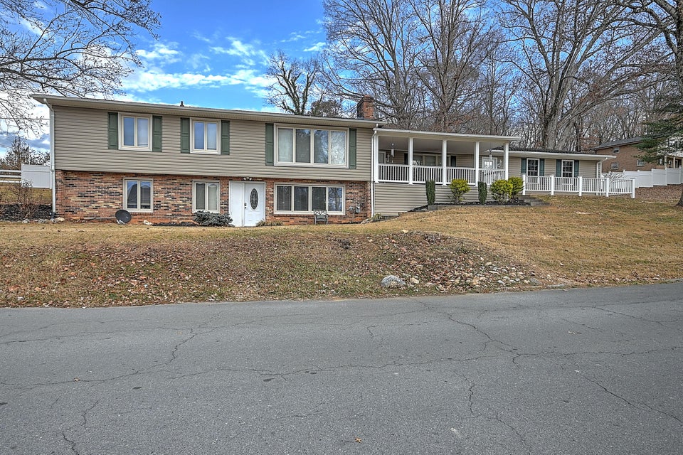 Photo #2: 606 Golf Course Drive