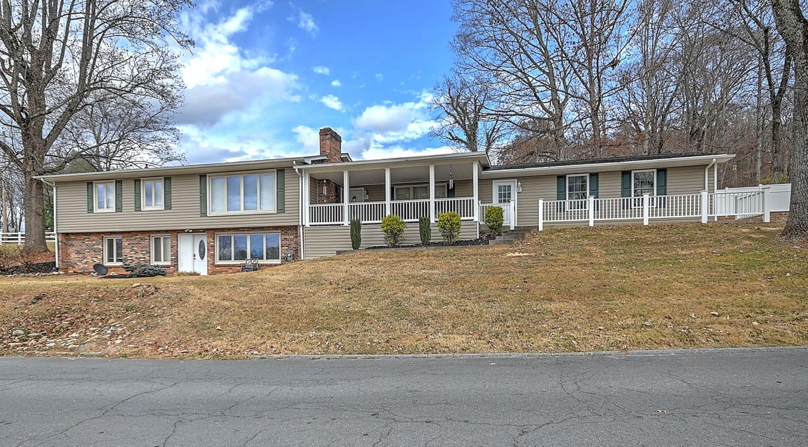 Photo #3: 606 Golf Course Drive