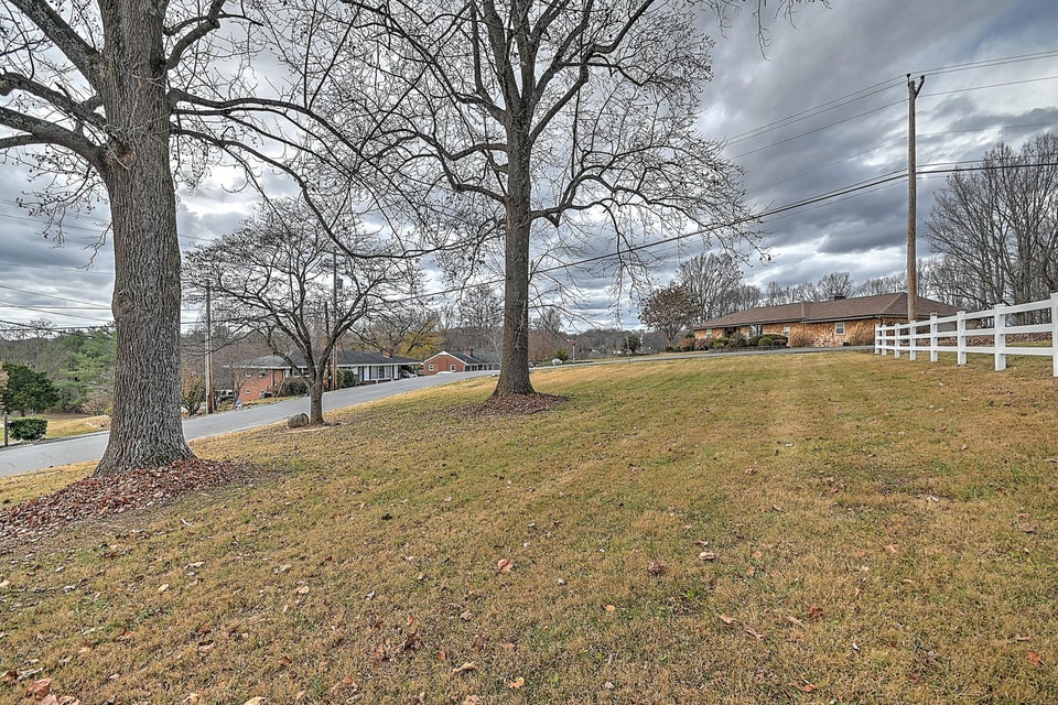 Photo #53: 606 Golf Course Drive