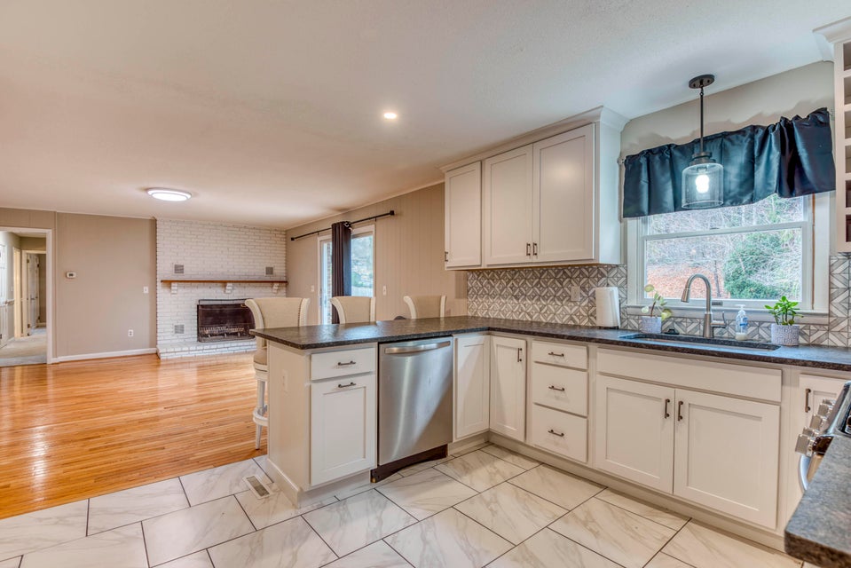Photo #10: 460 Oak Hill Street