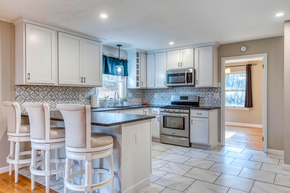 Photo #7: 460 Oak Hill Street