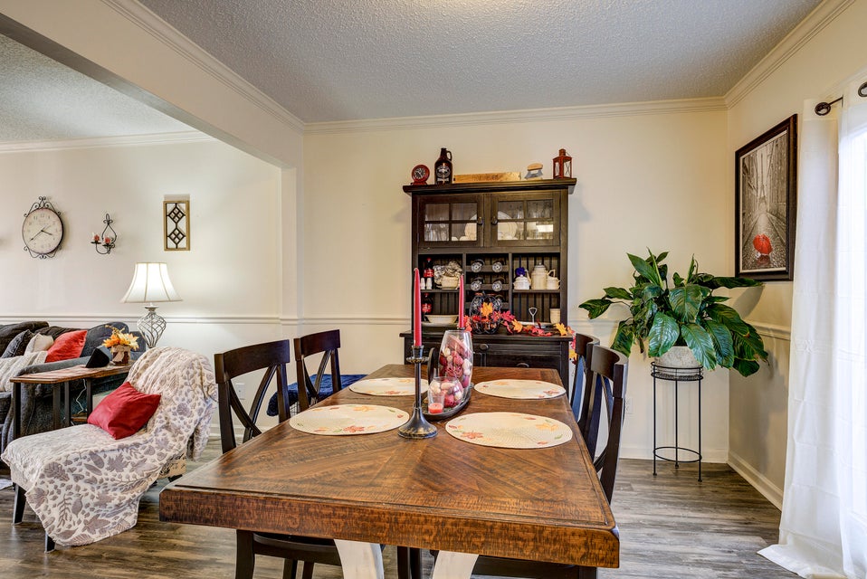 Photo #8: 1725 Lakeview Drive