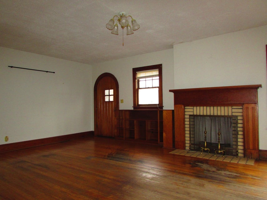 Photo #17: 402 East C Street