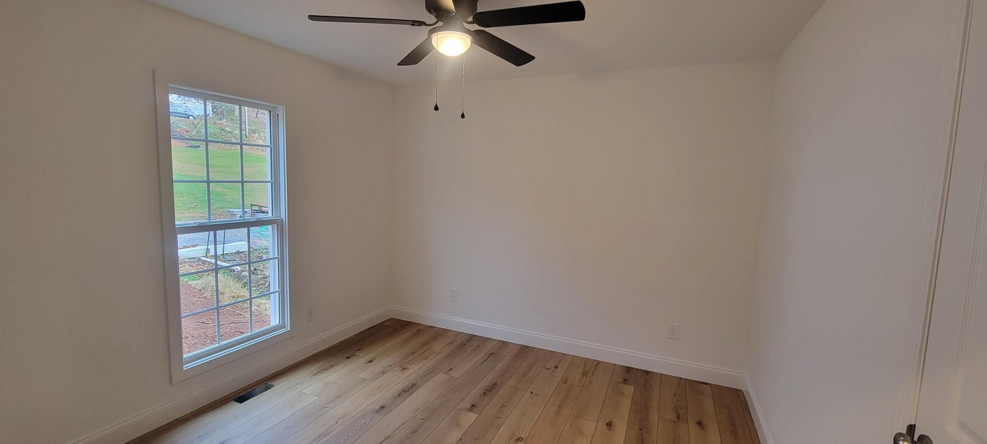 Photo #17: 346 Hulen Avenue