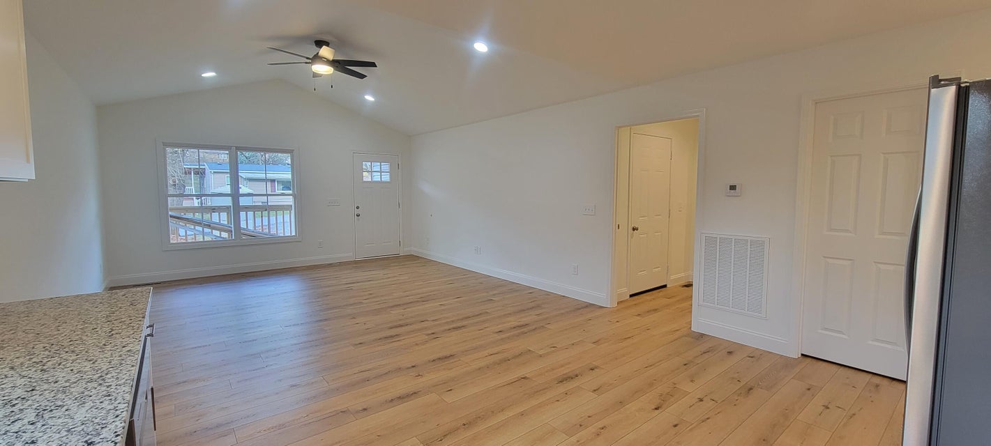 Photo #9: 346 Hulen Avenue