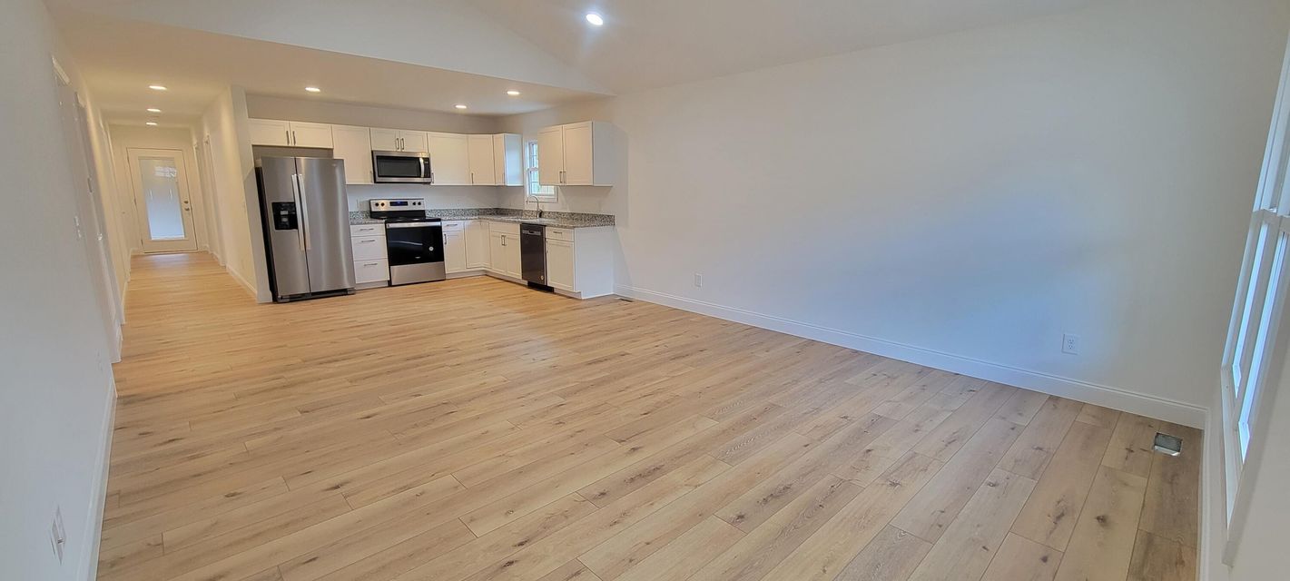 Photo #5: 346 Hulen Avenue