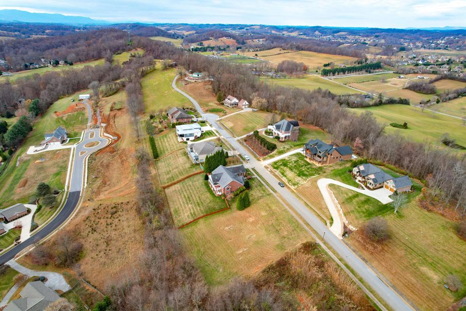125 Simmons Ridge Ridge, Johnson City, Tennessee 37604 — Apple.Re