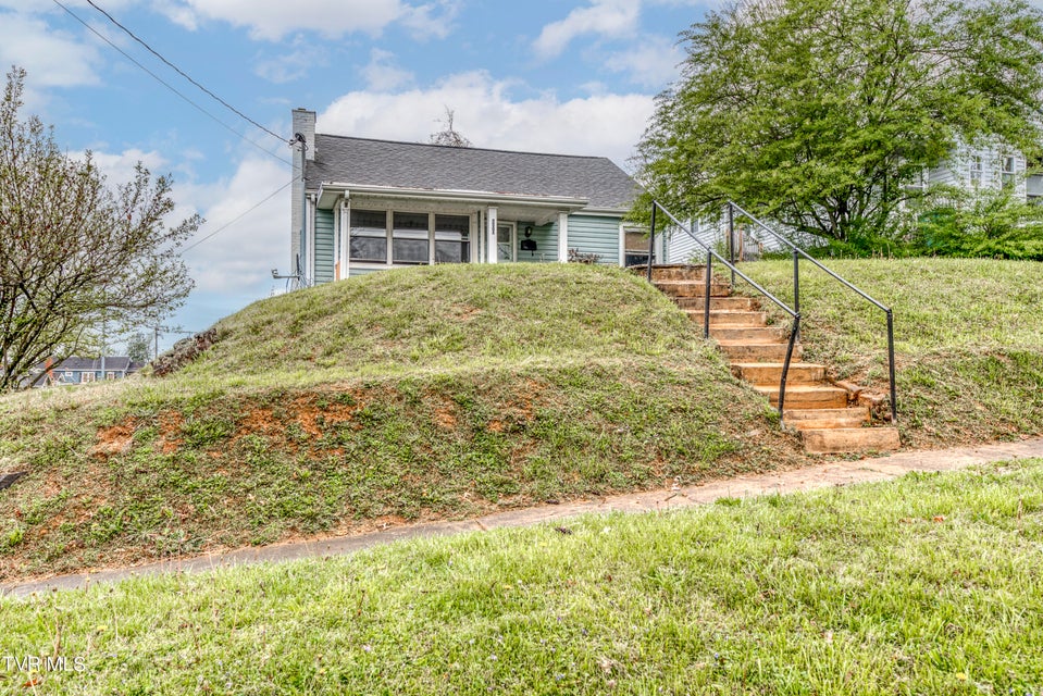 800 Pearl Street, Bristol, Virginia 24201 — Apple.Re