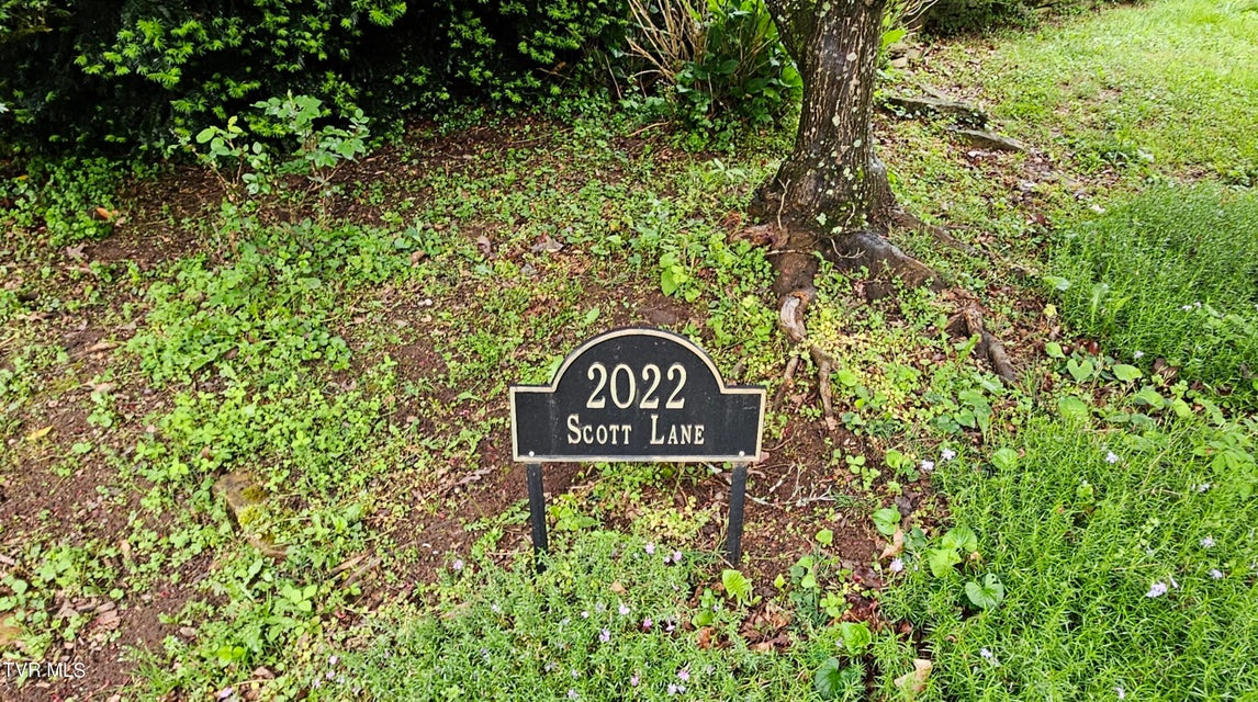 Photo #90: 2022 Scott Lane