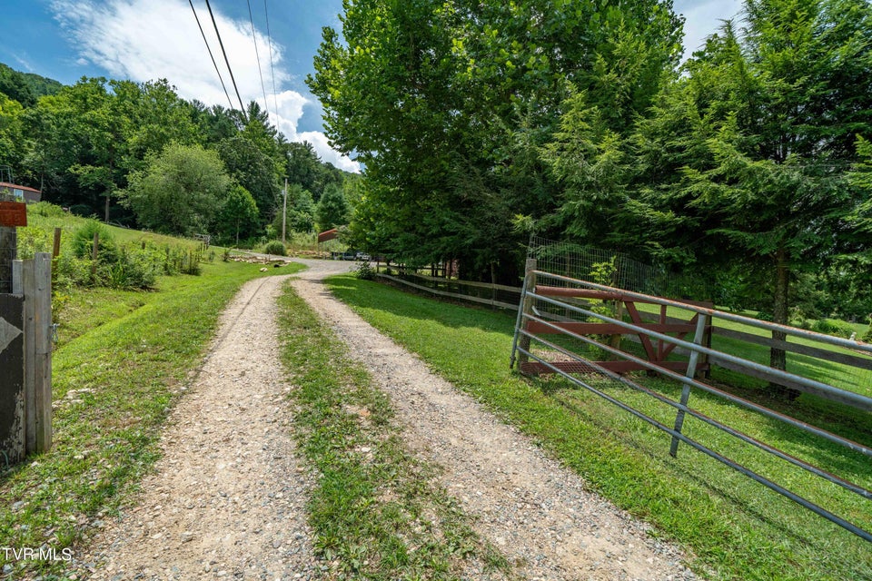 Photo #33: 437 Sink Valley Road