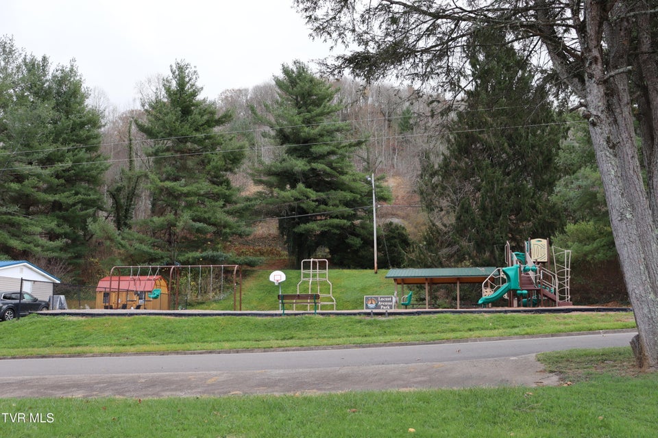 Photo #12: 309 Kentucky Avenue