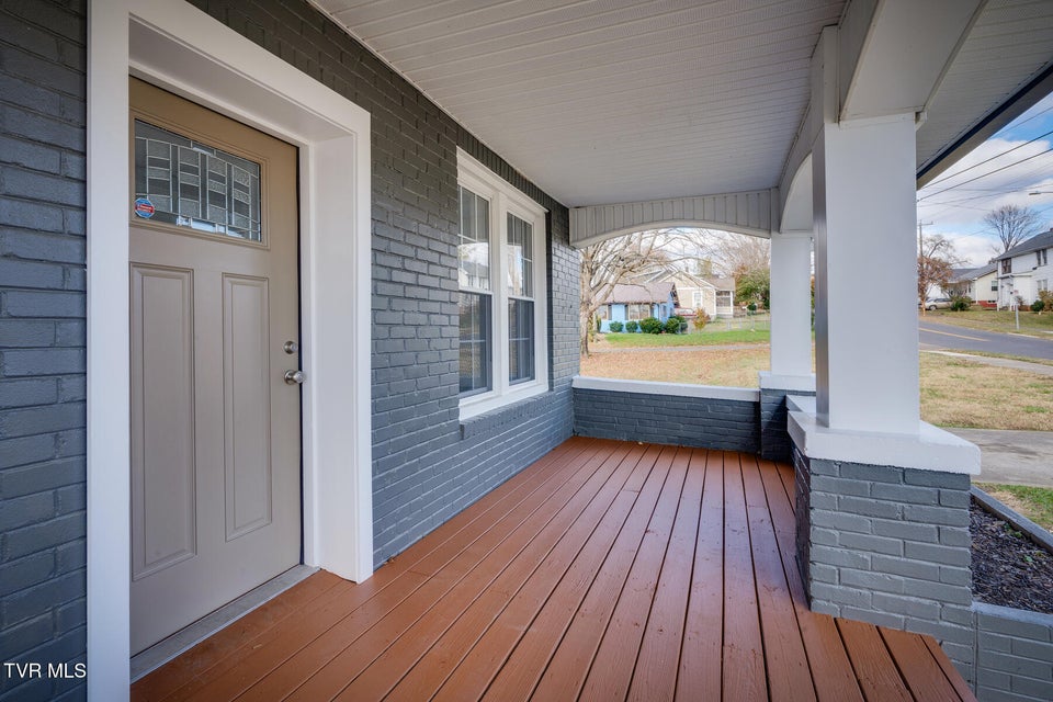 Photo #4: 628 Fairview Avenue