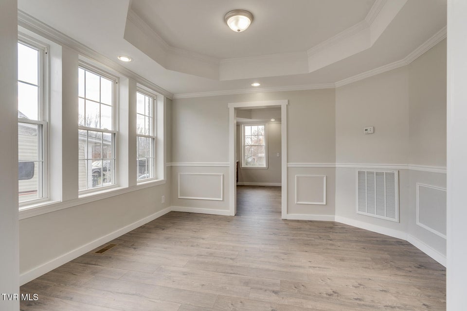Photo #9: 628 Fairview Avenue
