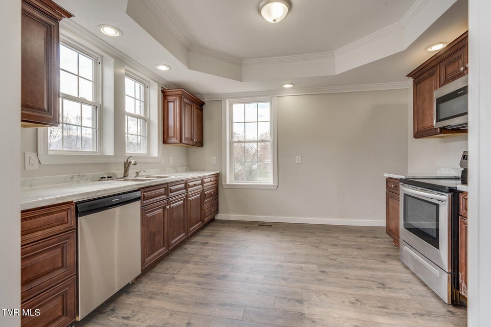 Photo #11: 628 Fairview Avenue
