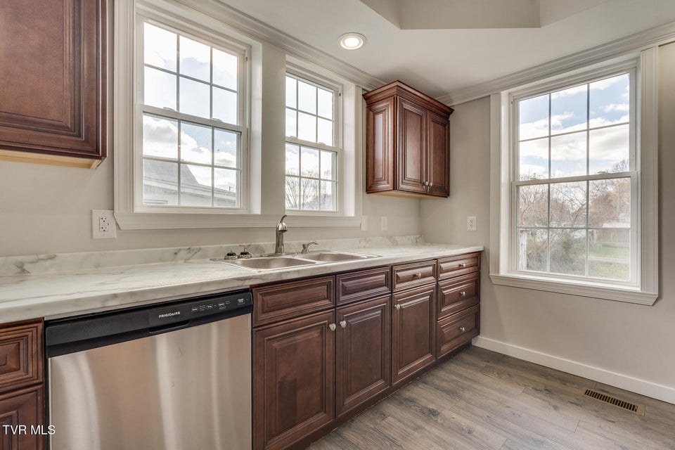 Photo #12: 628 Fairview Avenue