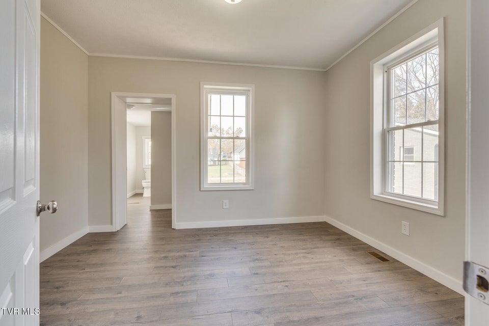 Photo #16: 628 Fairview Avenue