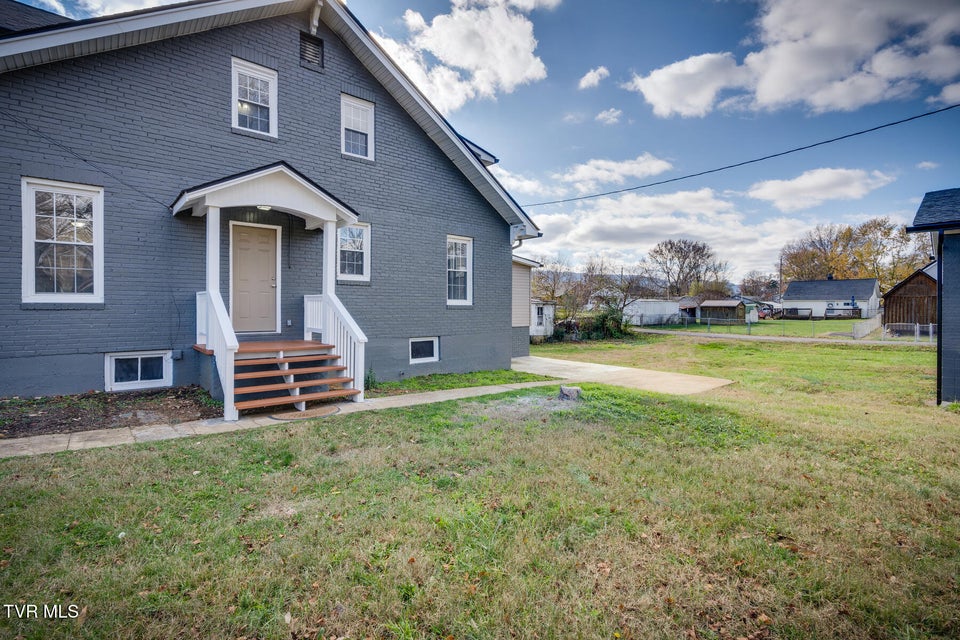 Photo #38: 628 Fairview Avenue