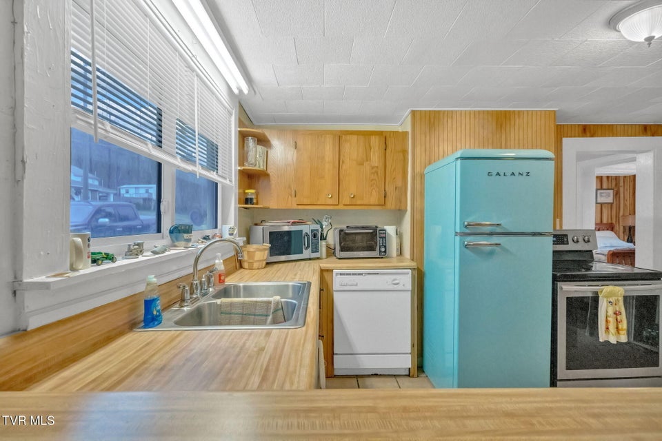 Photo #6: 146 Luttrell Street