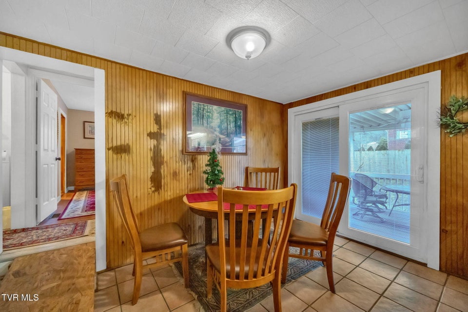 Photo #10: 146 Luttrell Street