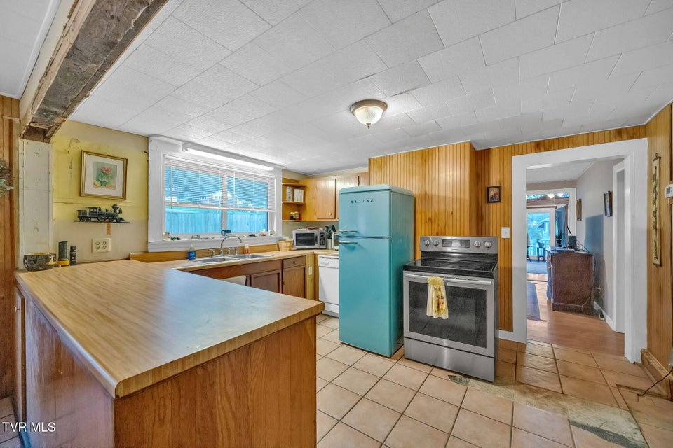 Photo #7: 146 Luttrell Street