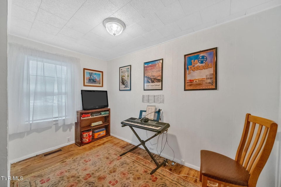 Photo #24: 146 Luttrell Street