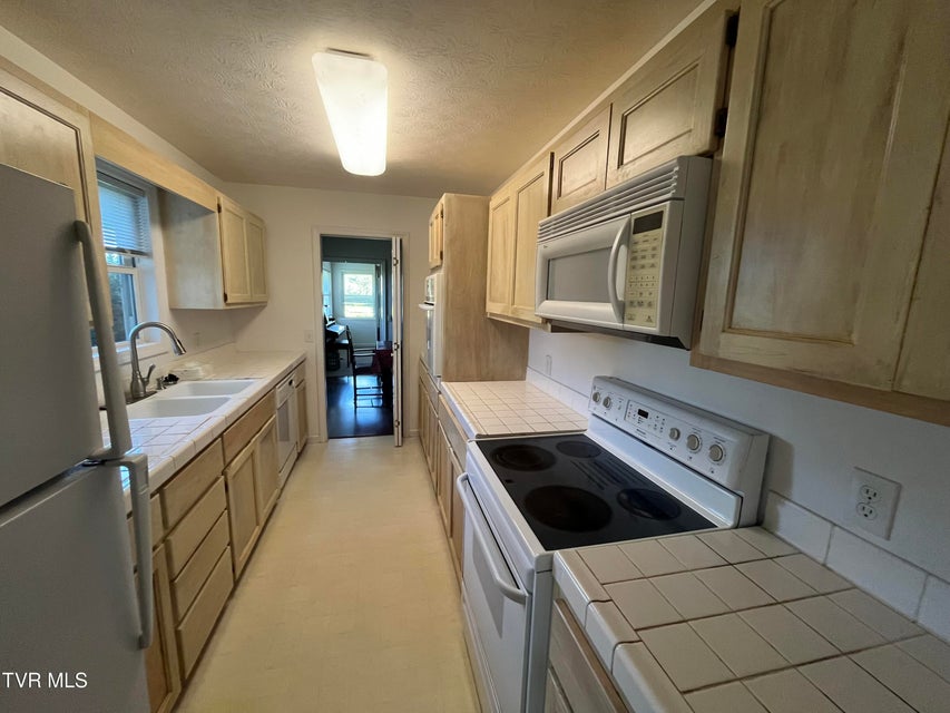 Photo #10: 318 Pinecrest Street