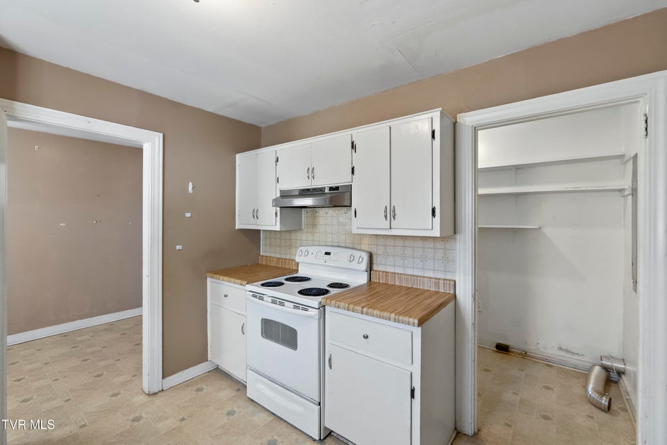 Photo #5: 1111 Forest Street