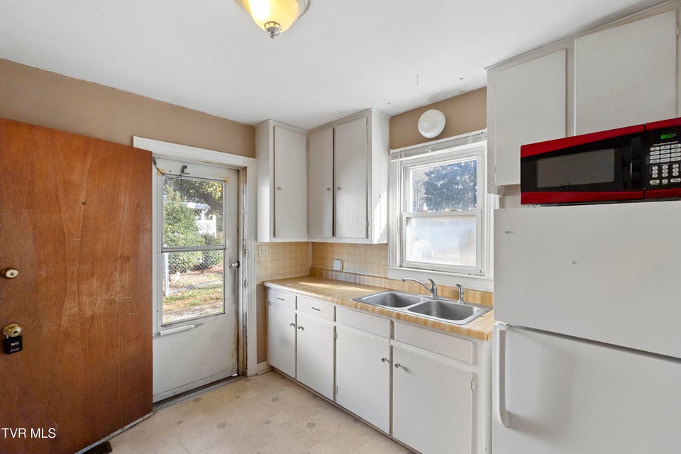 Photo #7: 1111 Forest Street