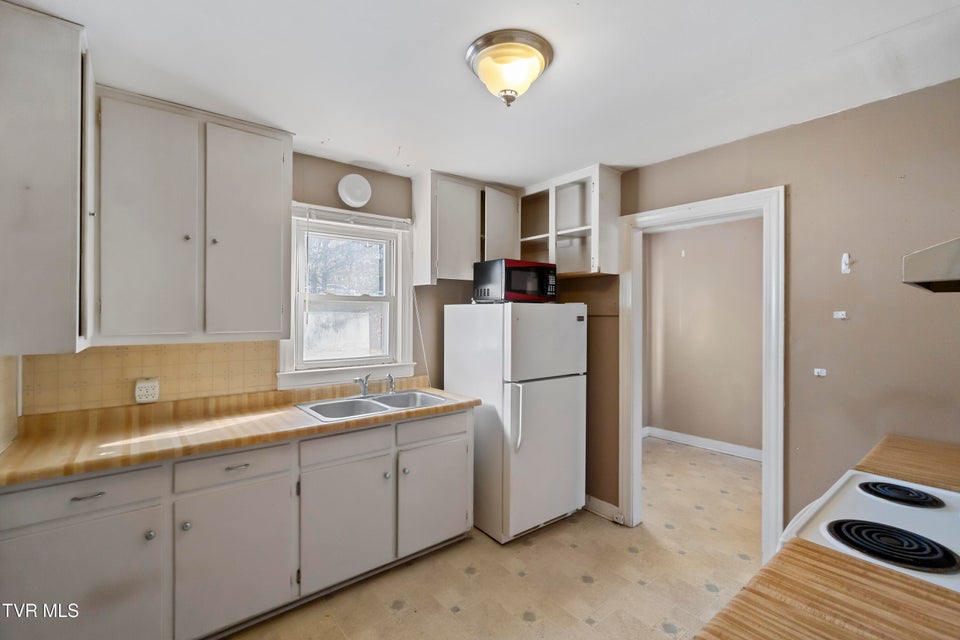 Photo #8: 1111 Forest Street