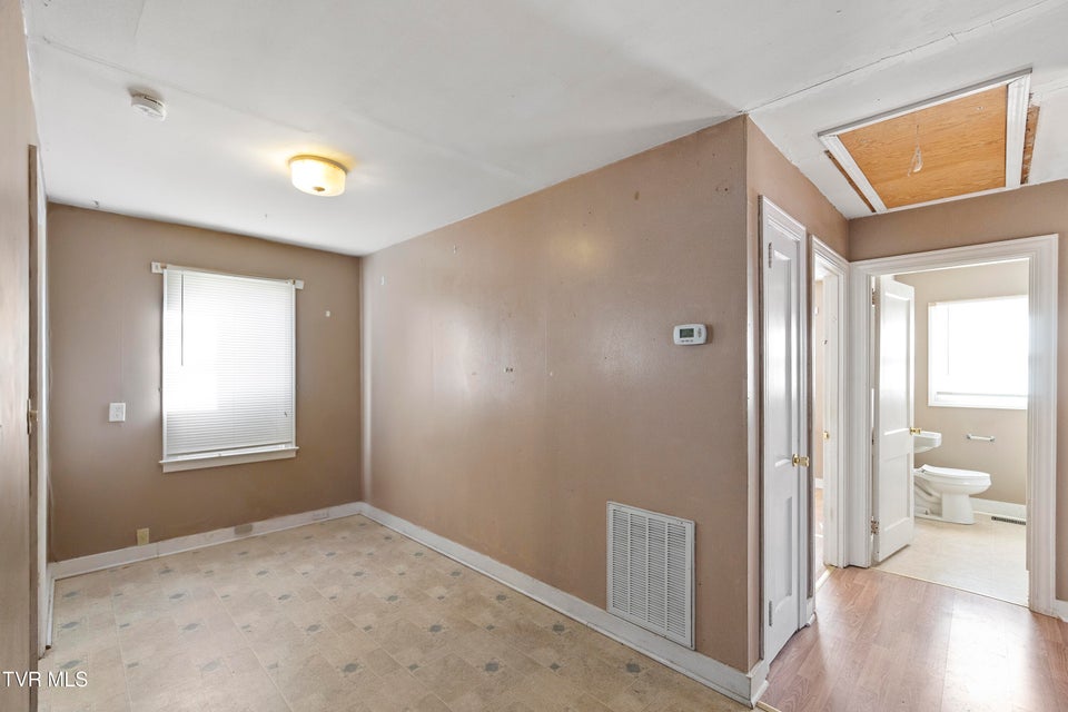 Photo #18: 1111 Forest Street