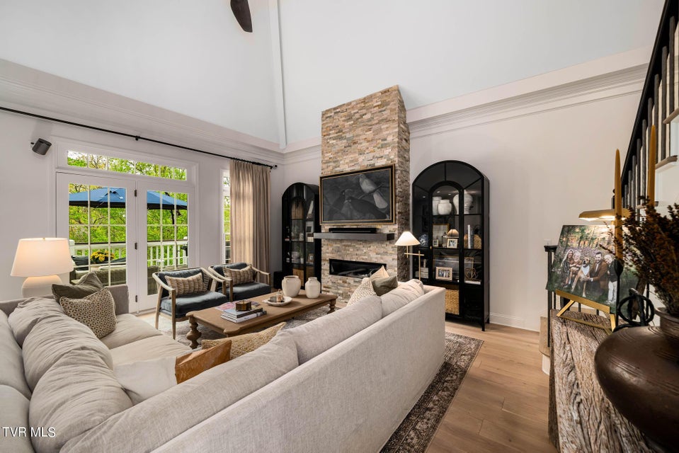 Photo #11: 112 Black Thorn Drive