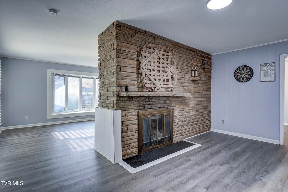 Photo #9: 910 Elm Avenue