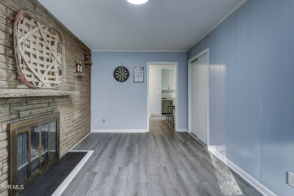 Photo #10: 910 Elm Avenue