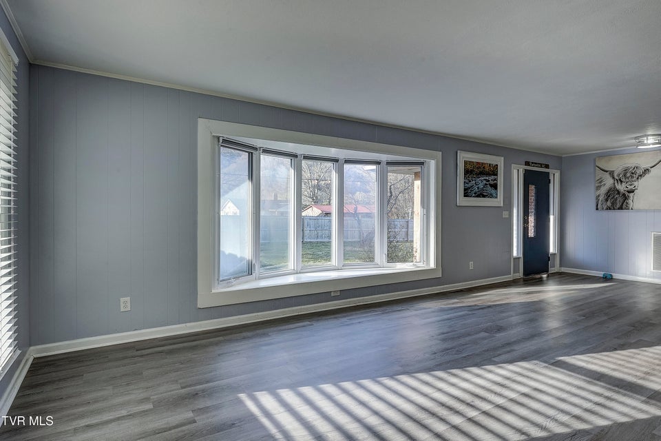 Photo #11: 910 Elm Avenue